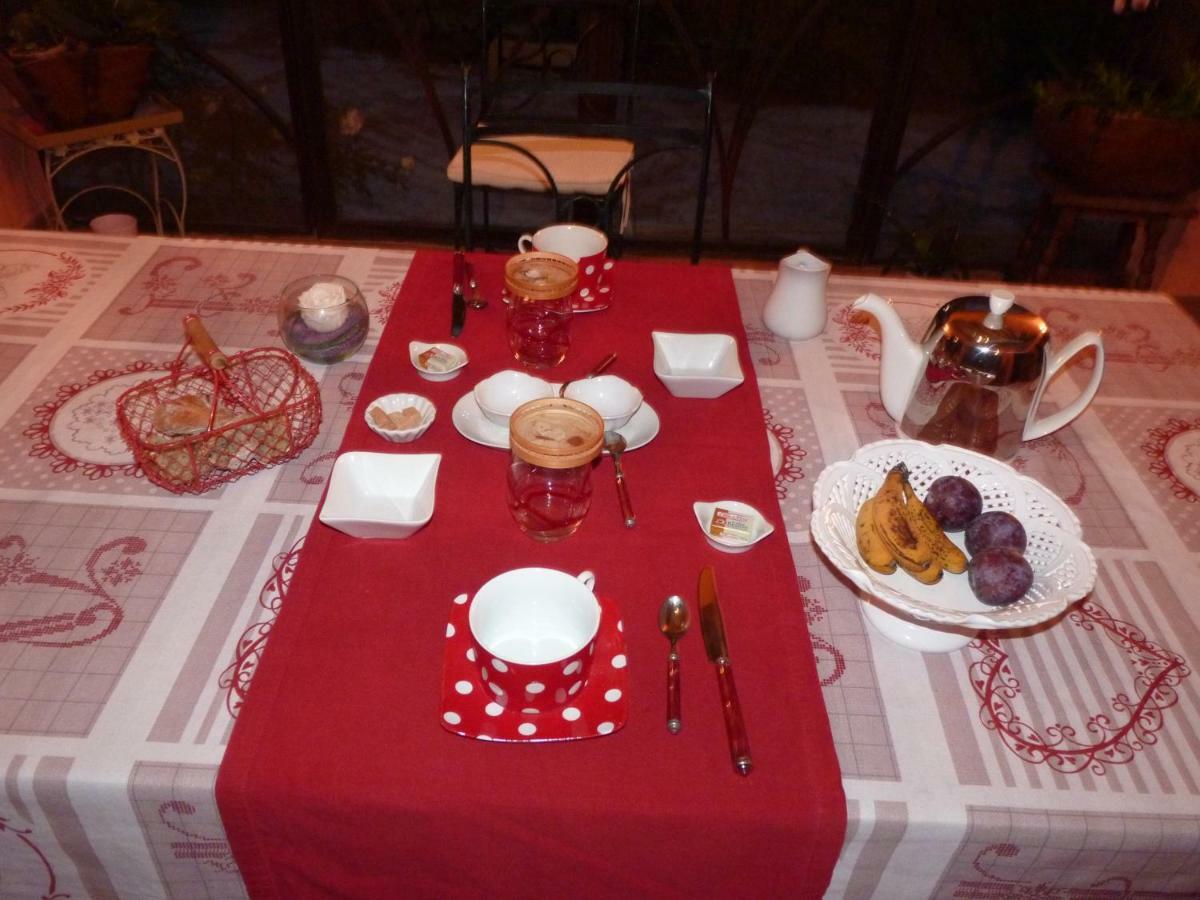 Mas Des Oliviers Bed & Breakfast Saint-Marc-Jaumegarde Ngoại thất bức ảnh